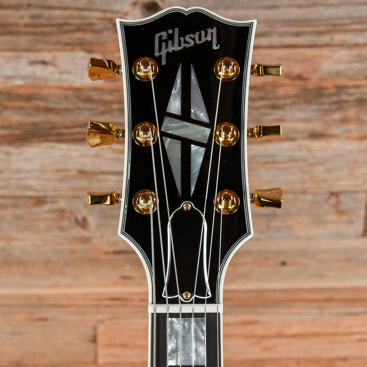 Gibson Custom Les Paul Custom Axcess Sunburst 2023 - View 6 | MusicMarket