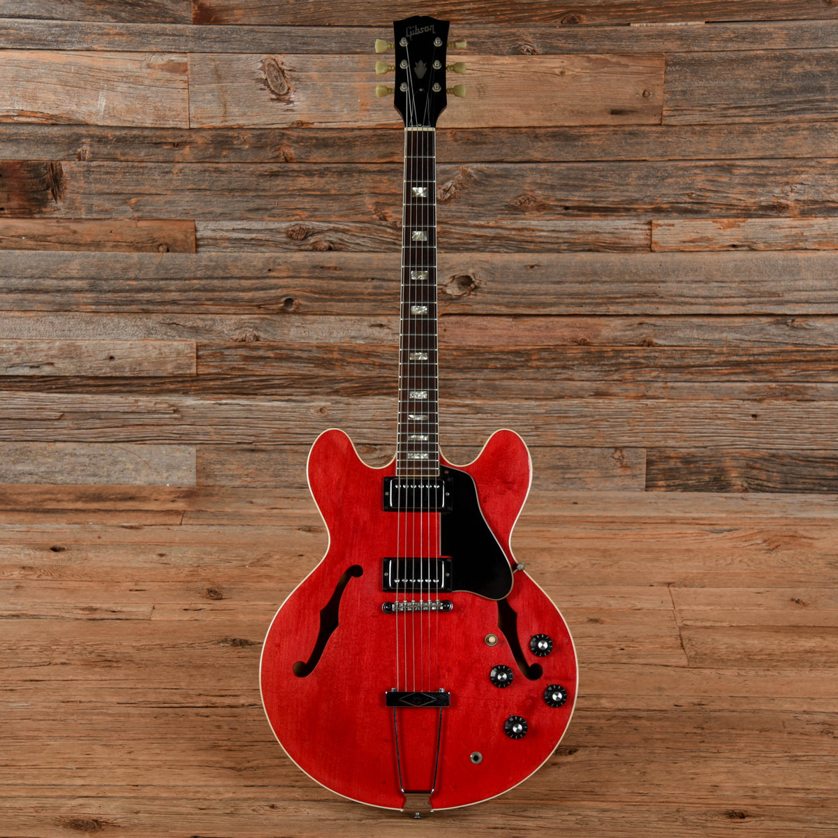 Gibson ES-335 Cherry 1974 - View 4 | MusicMarket
