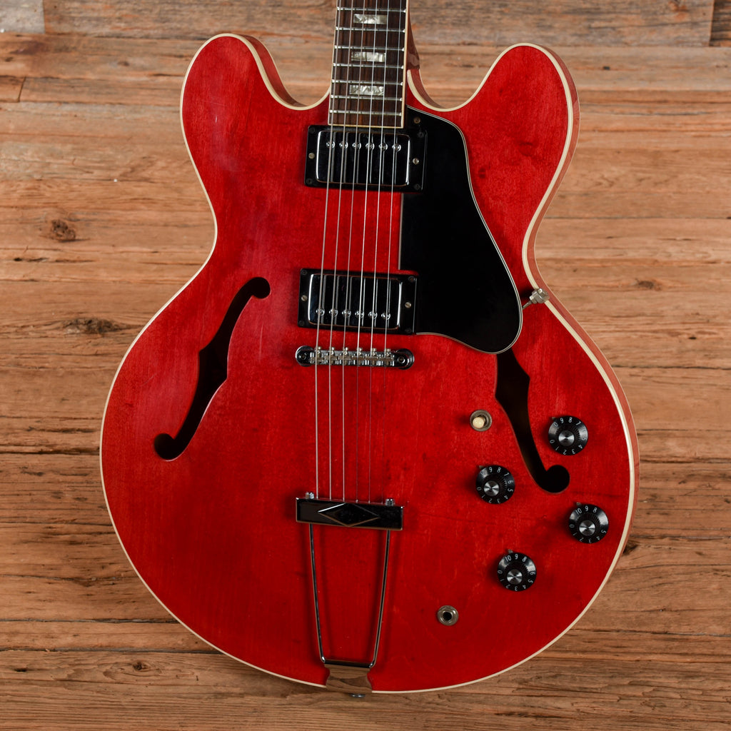 Gibson ES-335 Cherry 1974 - View 2 | MusicMarket