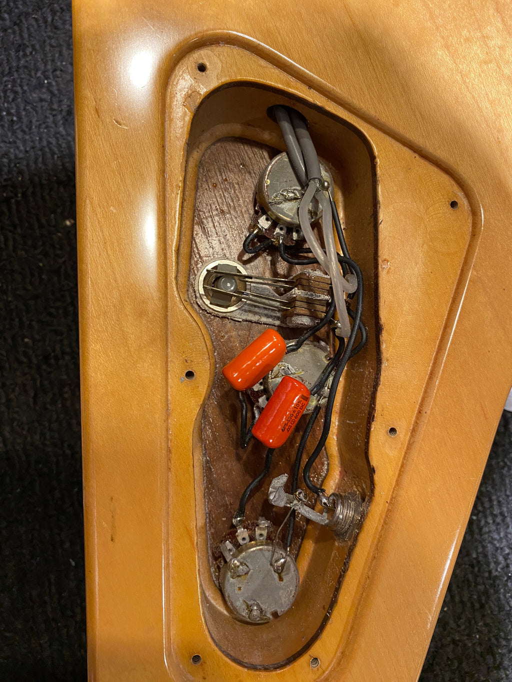 Gibson Flying V2 Natural 1980 - Joe Trohman - View 10 | MusicMarket