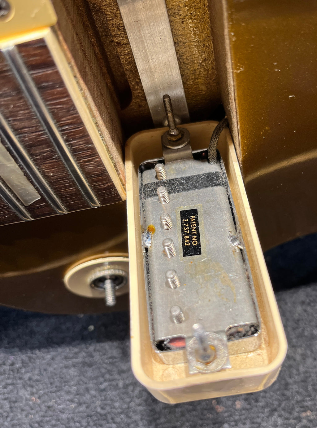 Gibson Les Paul Deluxe Goldtop 1971 - View 12 | MusicMarket