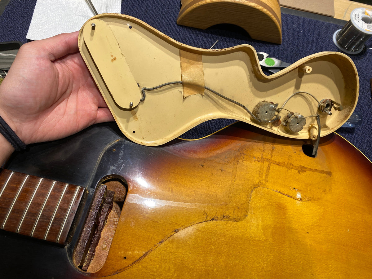 Gibson ES-120T Sunburst 1963 - View 12 | MusicMarket