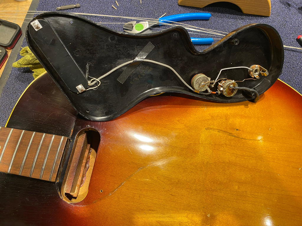 Gibson ES-120T Sunburst 1966 - View 10 | MusicMarket