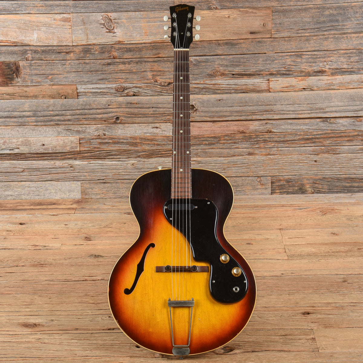 Gibson ES-120T Sunburst 1966 - View 4 | MusicMarket