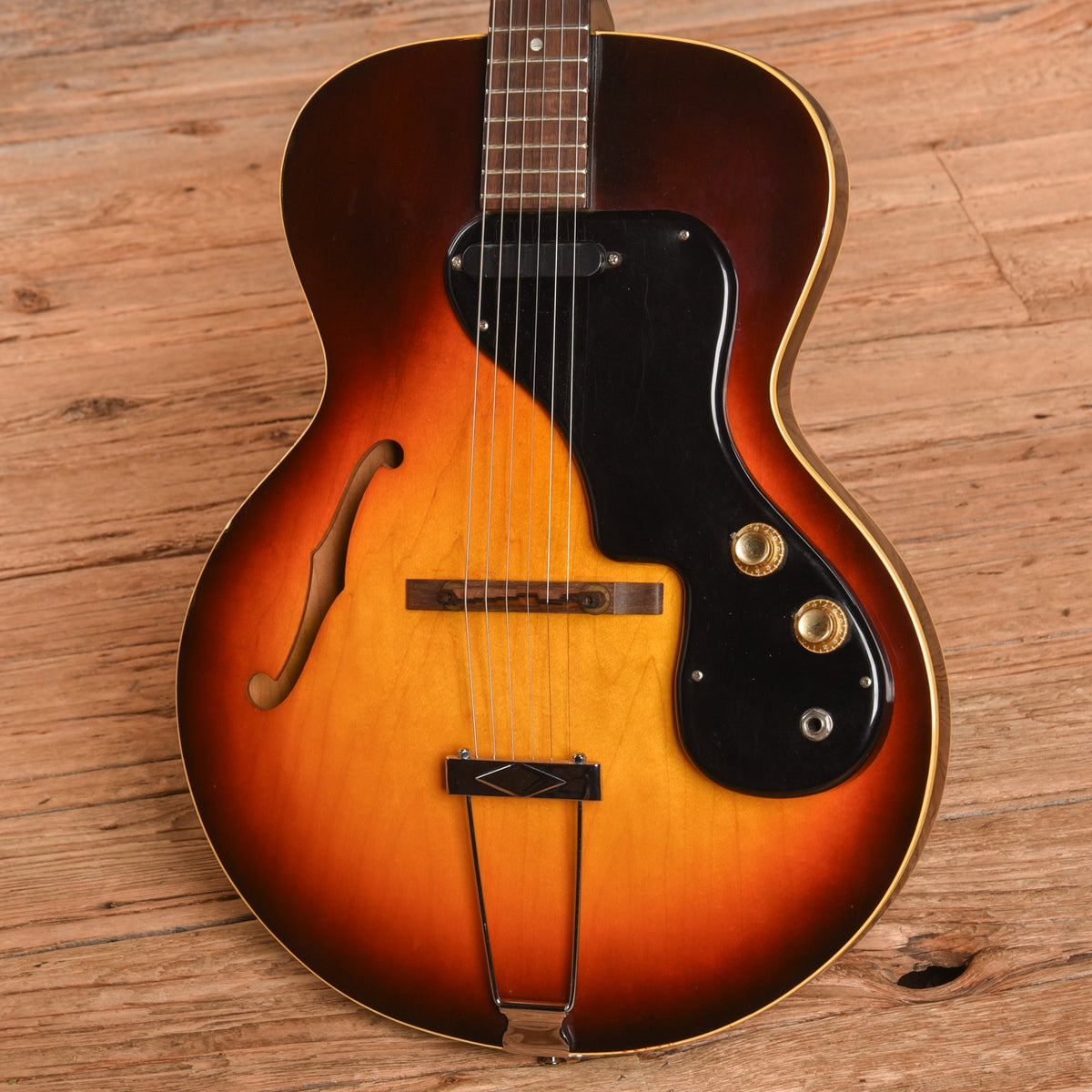 Gibson ES-125T Sunburst 1967 - View 2 | MusicMarket