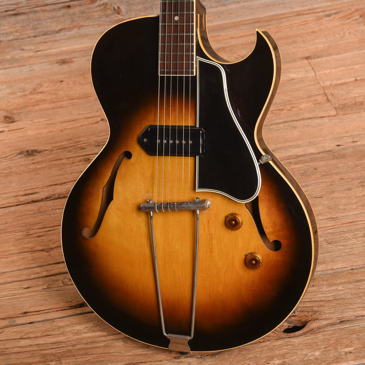 Gibson ES-225T Sunburst 1955 - View 2 | MusicMarket