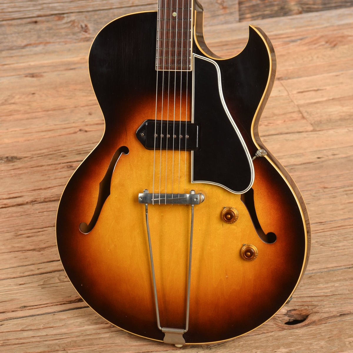 Gibson ES-225T Sunburst 1957 - View 2 | MusicMarket