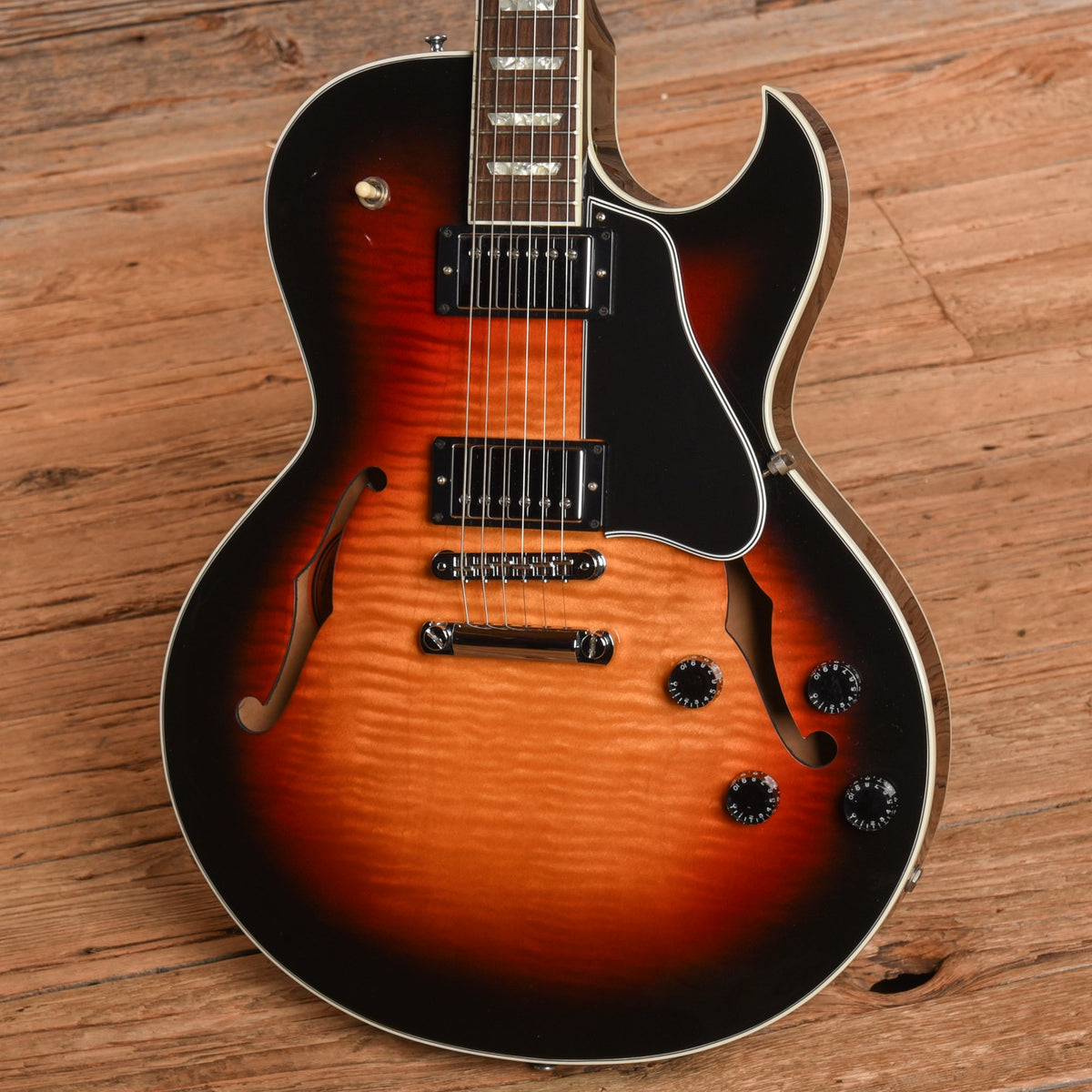 Gibson ES-137 Classic Sunburst 2005 - View 2 | MusicMarket