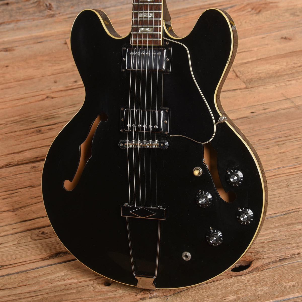 Gibson ES-335 Black 1975 - View 2 | MusicMarket