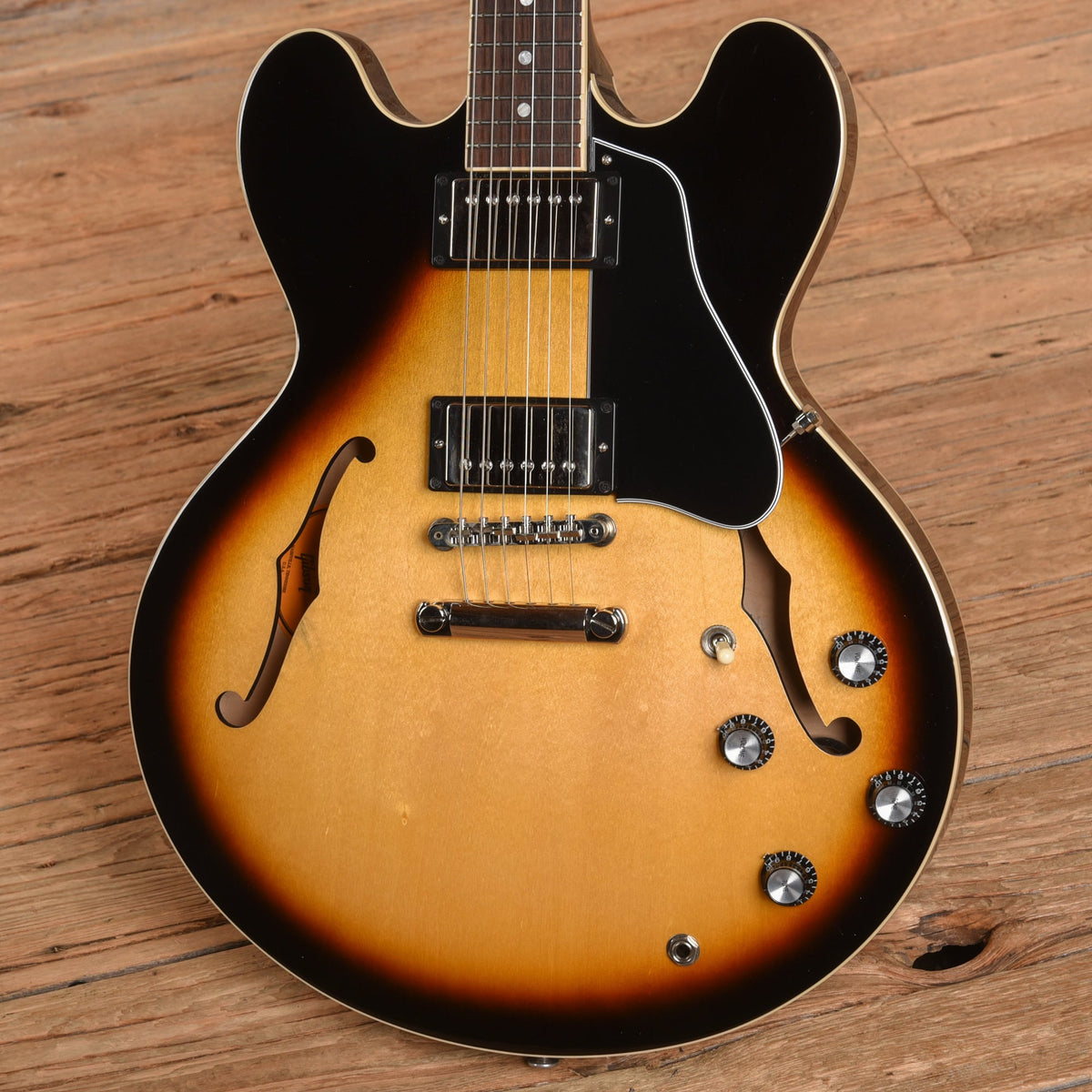 Gibson ES-335 Dot Vintage Sunburst 2021 - View 2 | MusicMarket