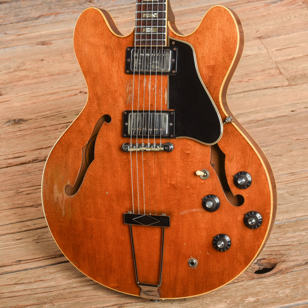 Gibson ES-335TDW Walnut 1973 - View 2 | MusicMarket