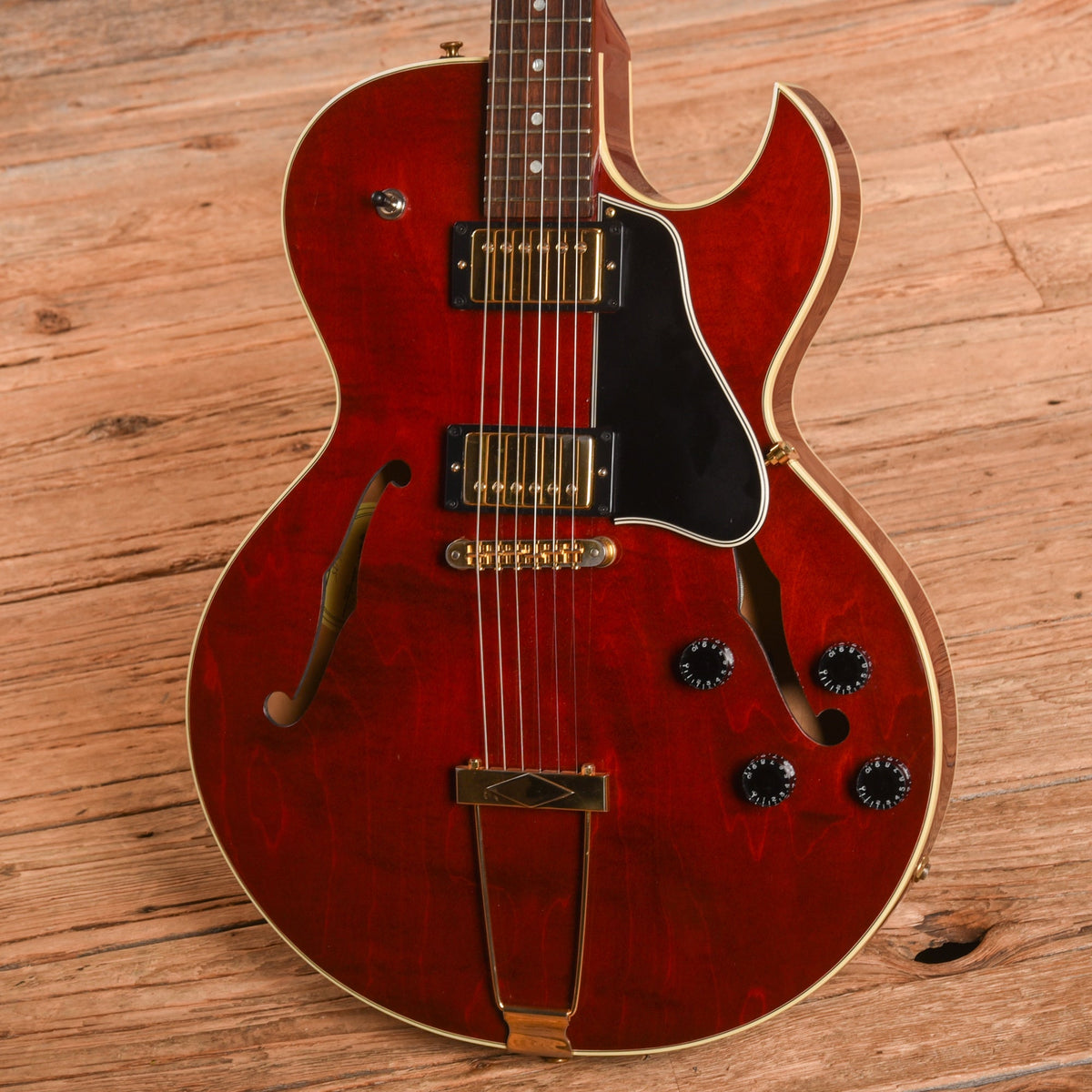 Gibson Memphis ES-135 Wine Red 2005 - View 2 | MusicMarket