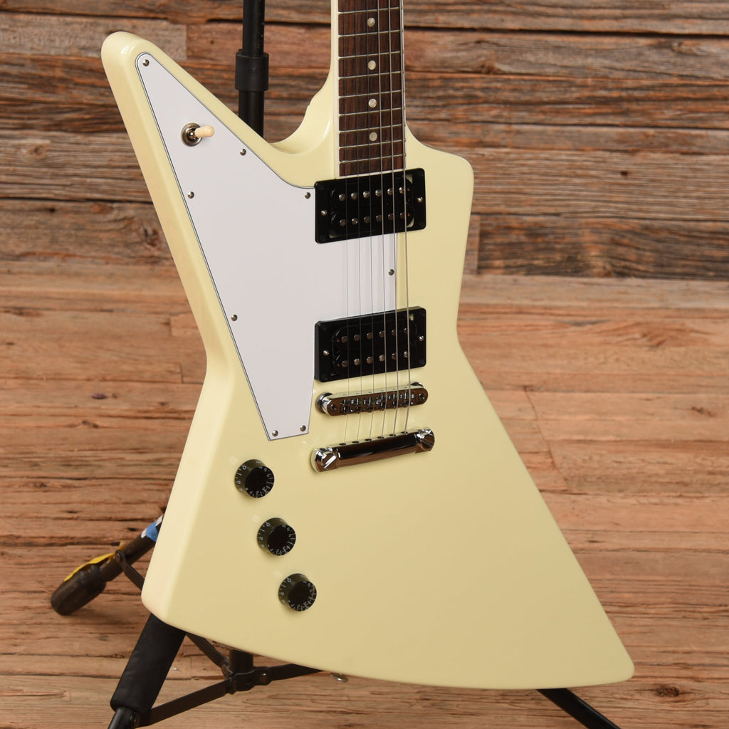 Gibson 70s Explorer White 2021 LEFTY - View 2 | MusicMarket