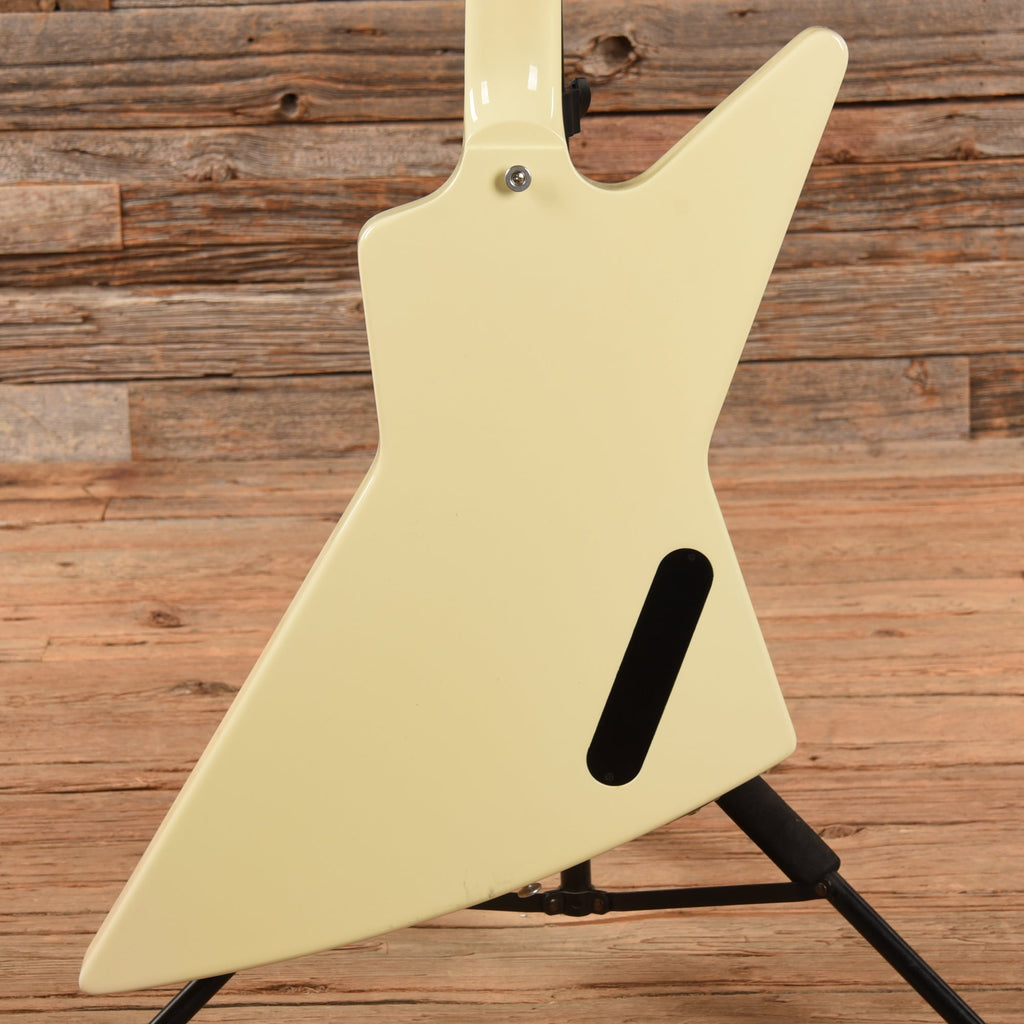 Gibson 70s Explorer White 2021 LEFTY - View 3 | MusicMarket