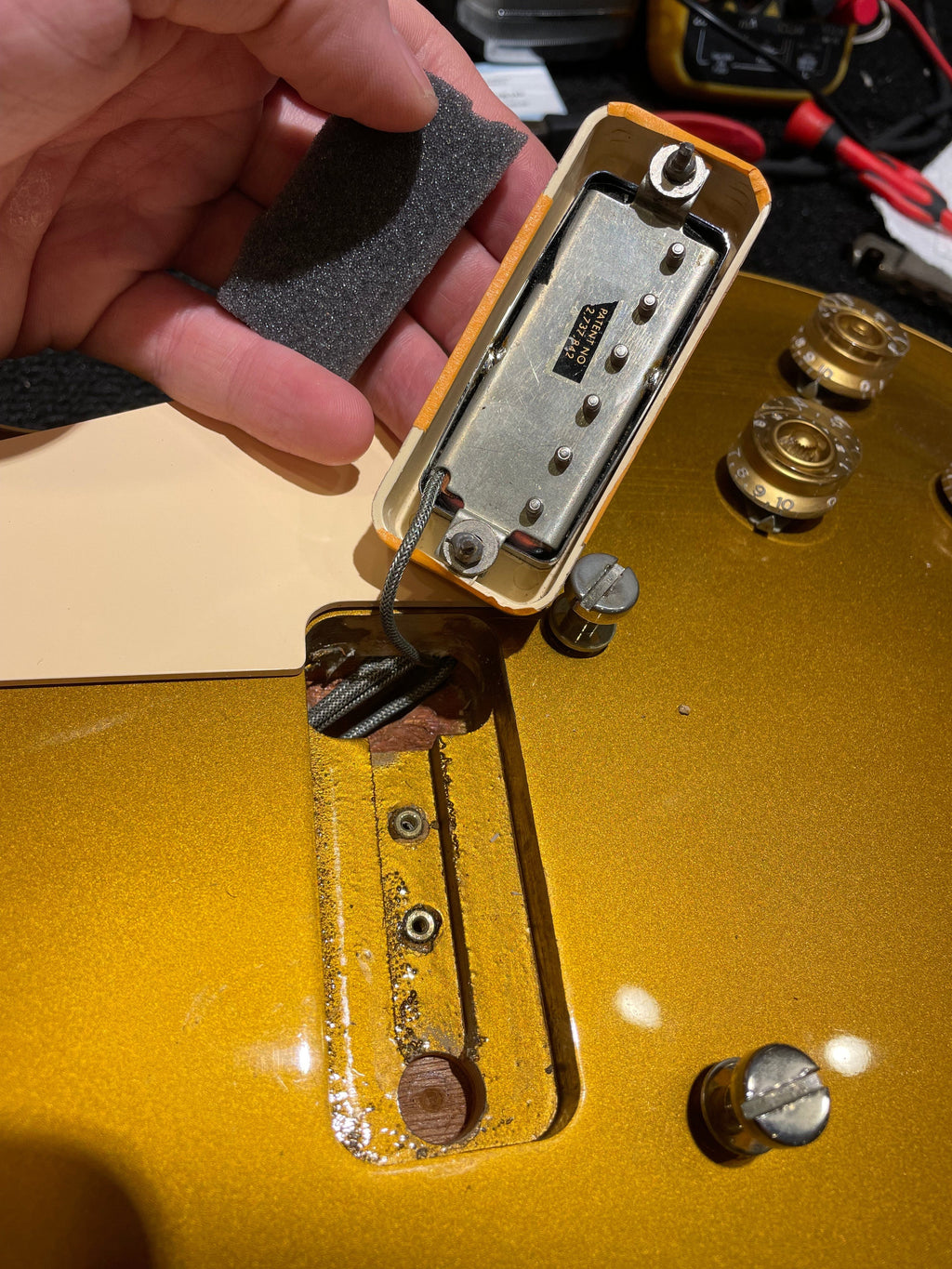 Gibson Custom Shop '54 Les Paul w/1972 Embossed Mini Humbuckers Goldtop 1996 - View 15 | MusicMarket