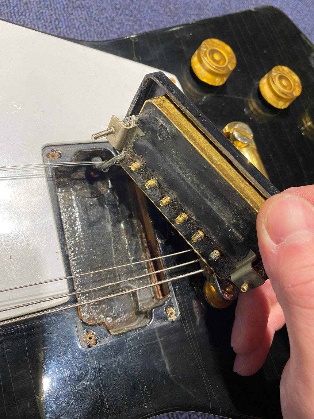 Gibson Explorer Black 1977 - View 13 | MusicMarket