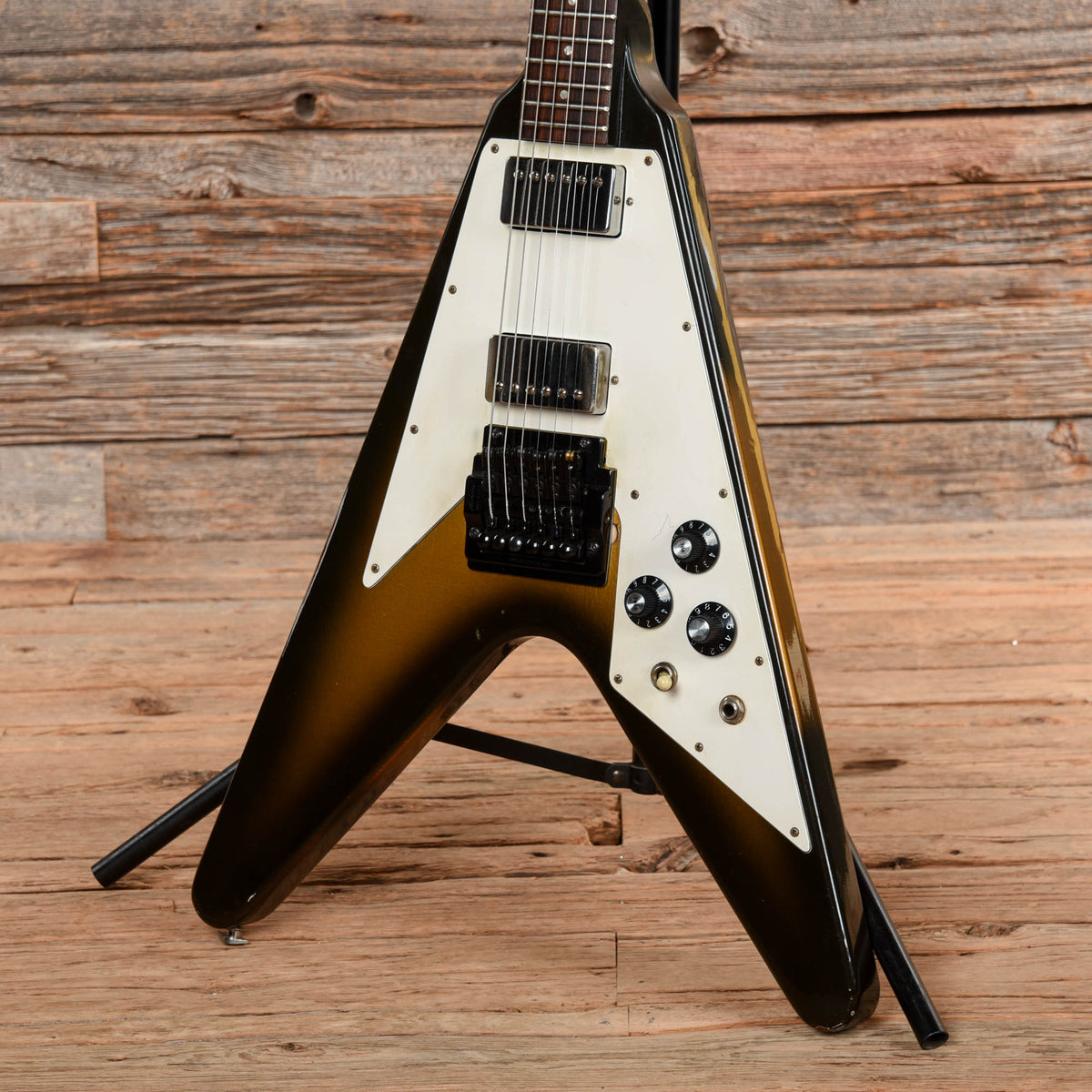 Gibson Flying V Silverburst 1981 - View 2 | MusicMarket