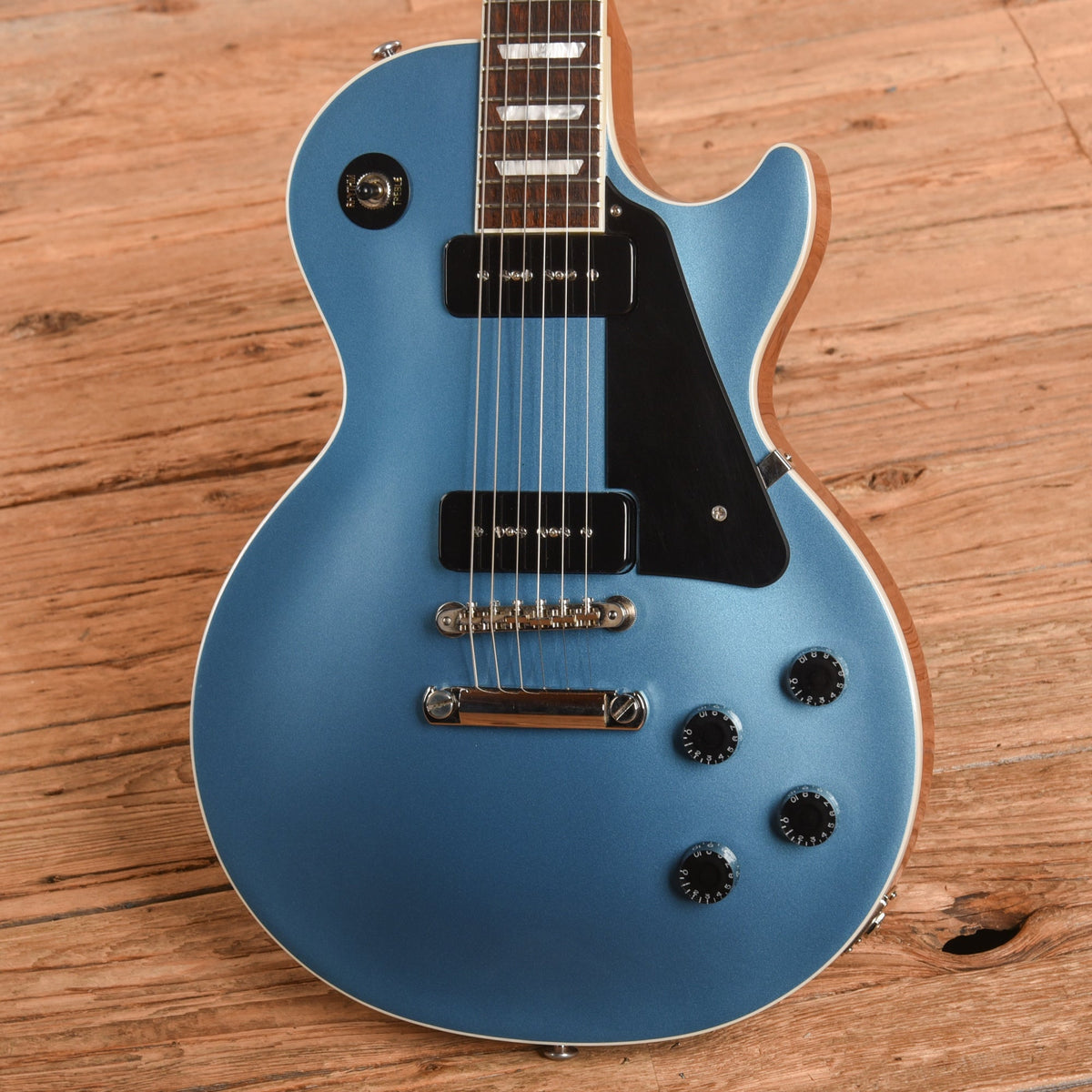 Gibson Les Paul Classic Pelham Blue 2018 - View 2 | MusicMarket