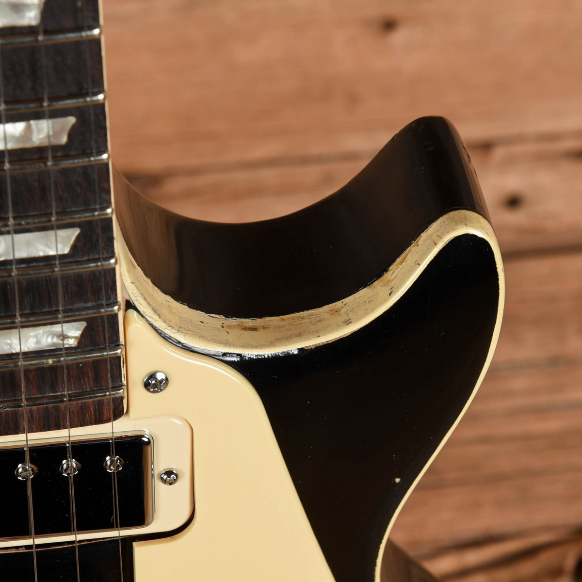 Gibson Les Paul Deluxe Black Refin 1970s - View 11 | MusicMarket