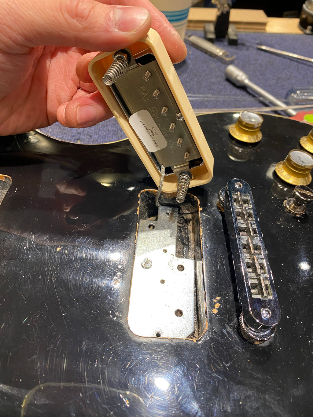 Gibson Les Paul Deluxe Black Refin 1970s - View 13 | MusicMarket