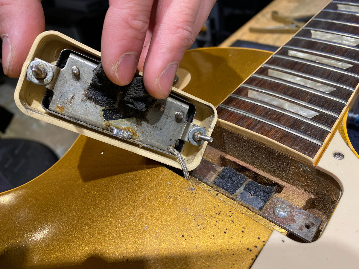 Gibson Les Paul Deluxe Goldtop 1973 - View 11 | MusicMarket