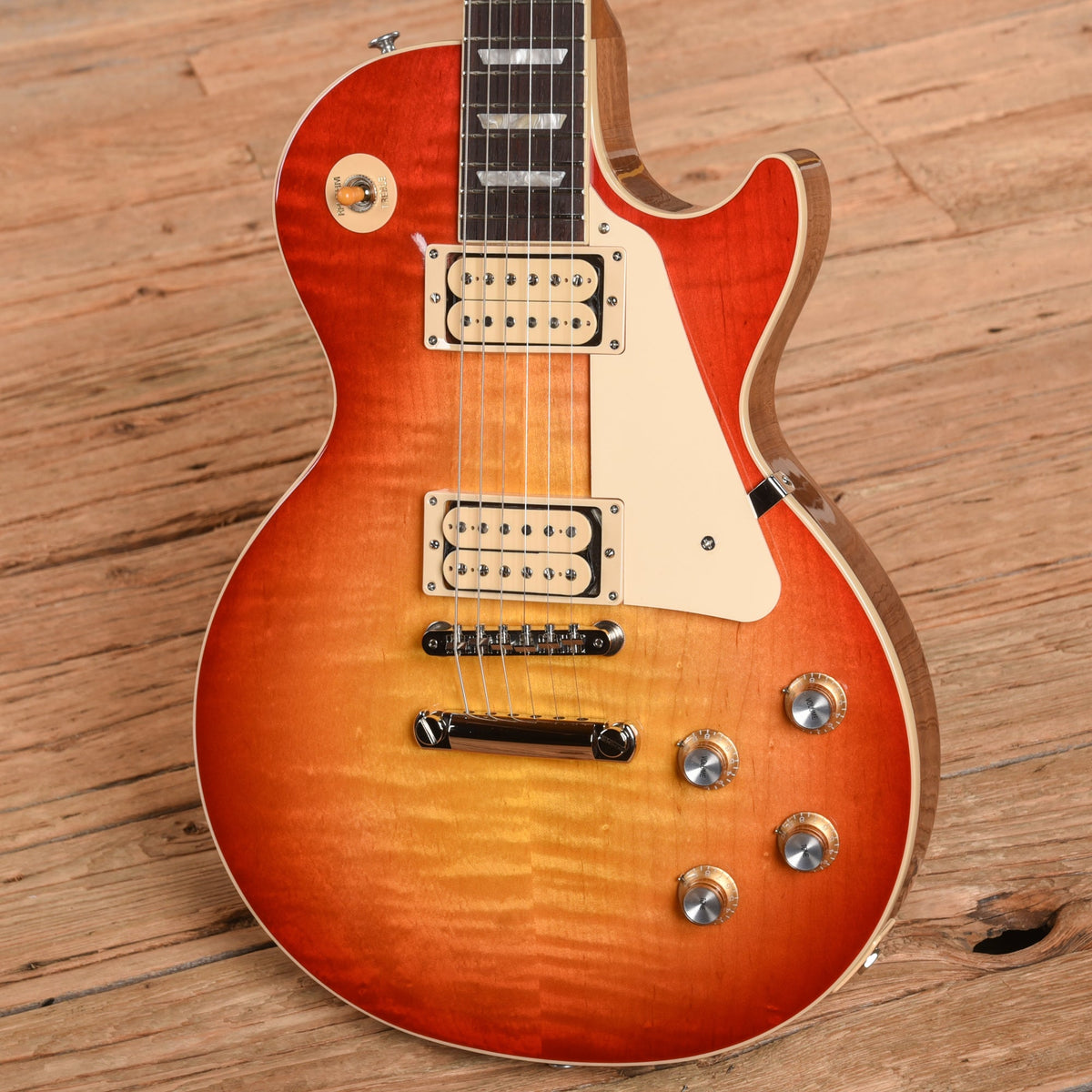 Gibson Les Paul Standard 60s Double Trouble Cherry Sunburst - View 2 | MusicMarket