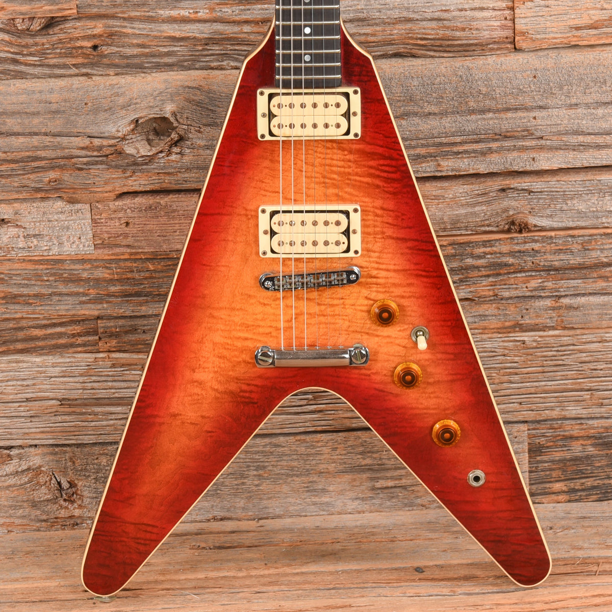 Gibson The V Sunburst 1981 - MusicMarket
