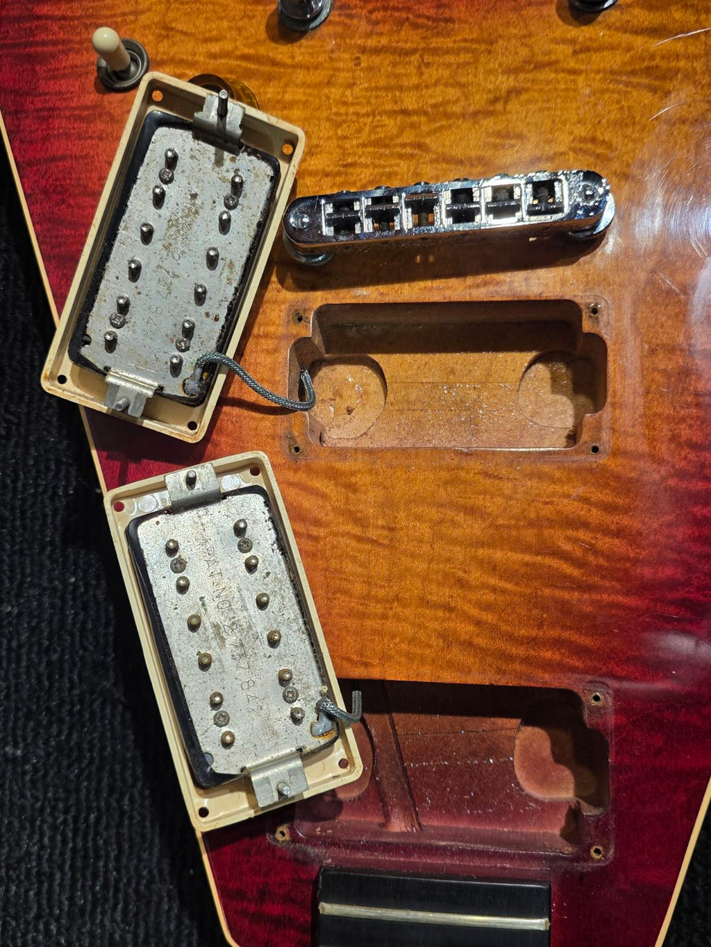 Gibson The V Sunburst 1981 - View 12 | MusicMarket