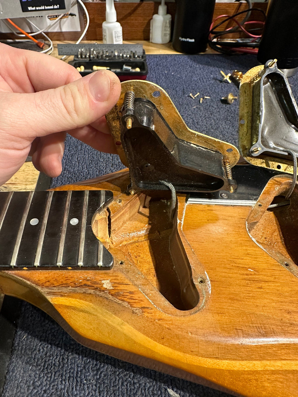 Gibson V2 Natural 1980 - View 13 | MusicMarket