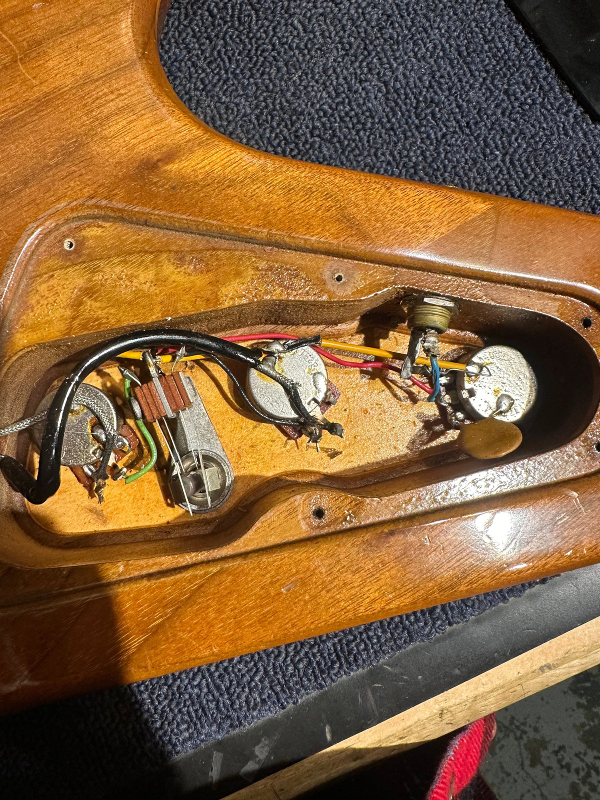 Gibson V2 Natural 1980 - View 14 | MusicMarket
