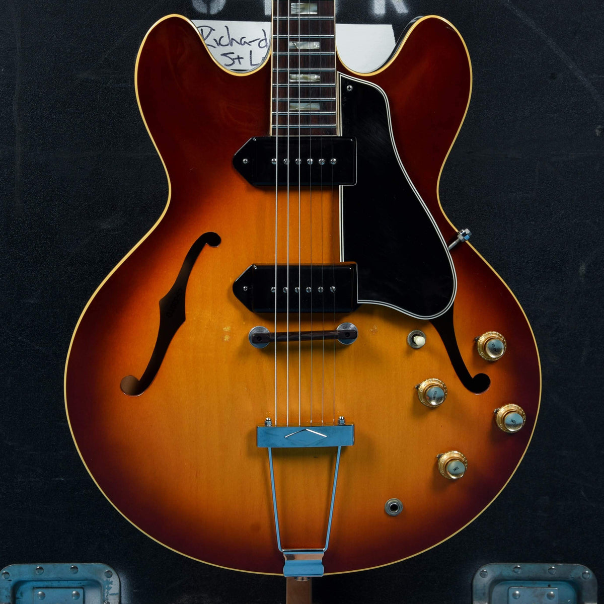 Gibson ES-330 Sunburst 1966 - View 3 | MusicMarket