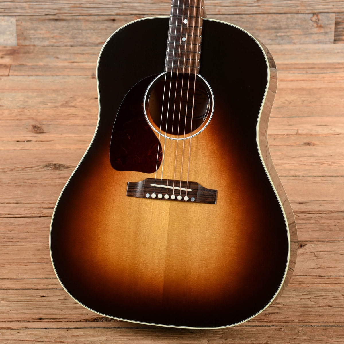 Gibson J-45 Standard Sunburst 2025 LEFTY - View 2 | MusicMarket