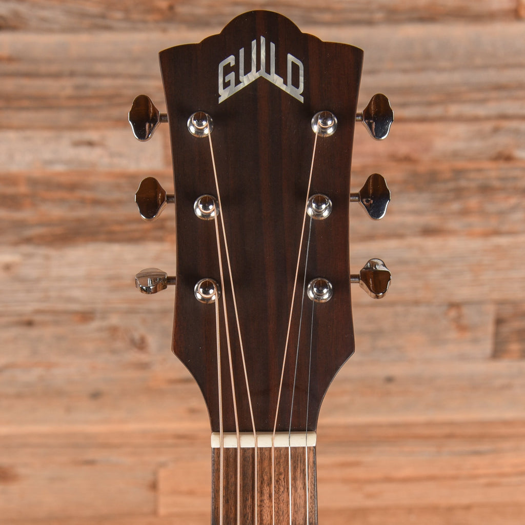 Guild Westerly M-240E Troubador Sunburst - View 6 | MusicMarket