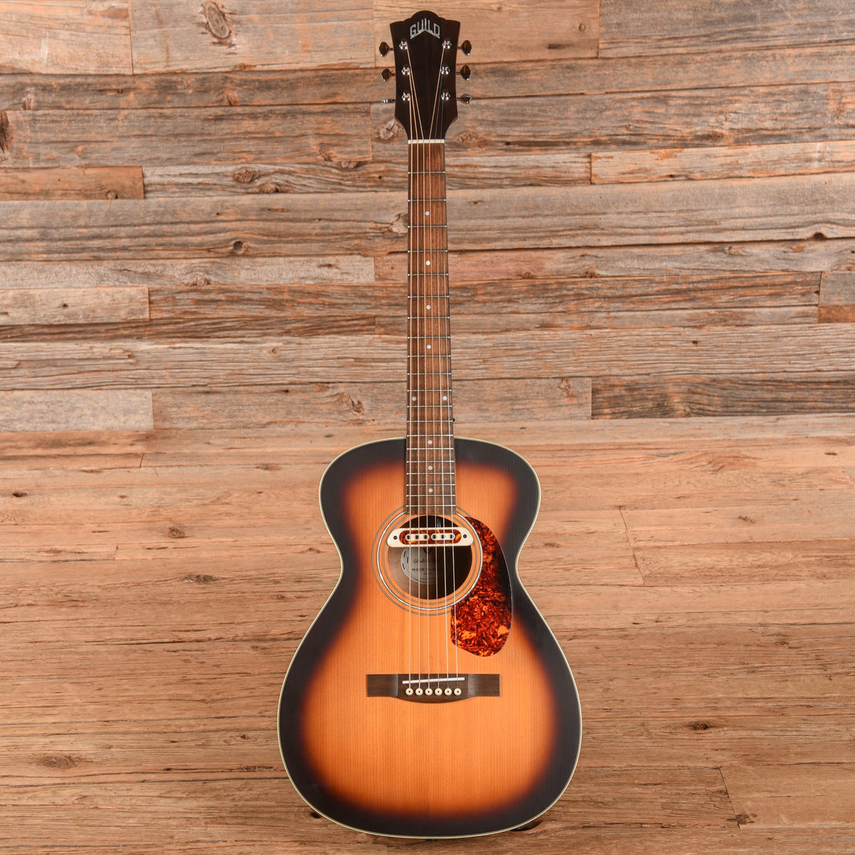 Guild Westerly M-240E Troubador Sunburst - View 4 | MusicMarket