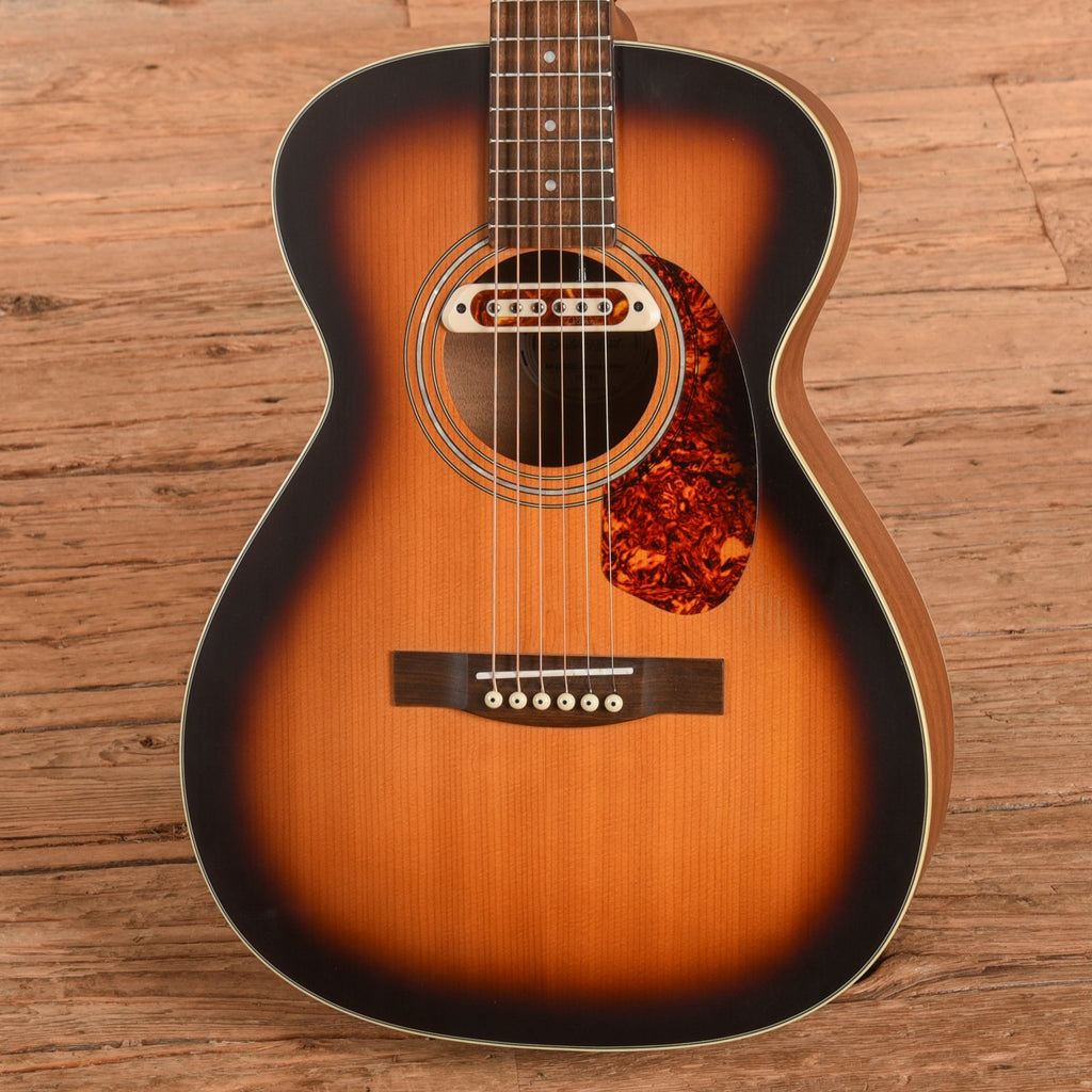 Guild Westerly M-240E Troubador Sunburst - View 2 | MusicMarket