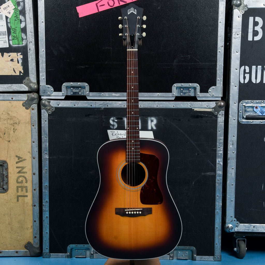 Guild USA D-40 Sunburst 2017 - MusicMarket