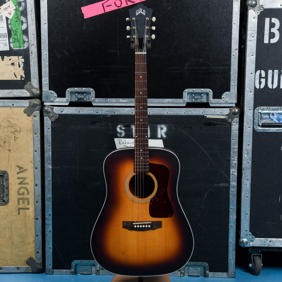 Guild USA D-40 Sunburst 2017 - MusicMarket