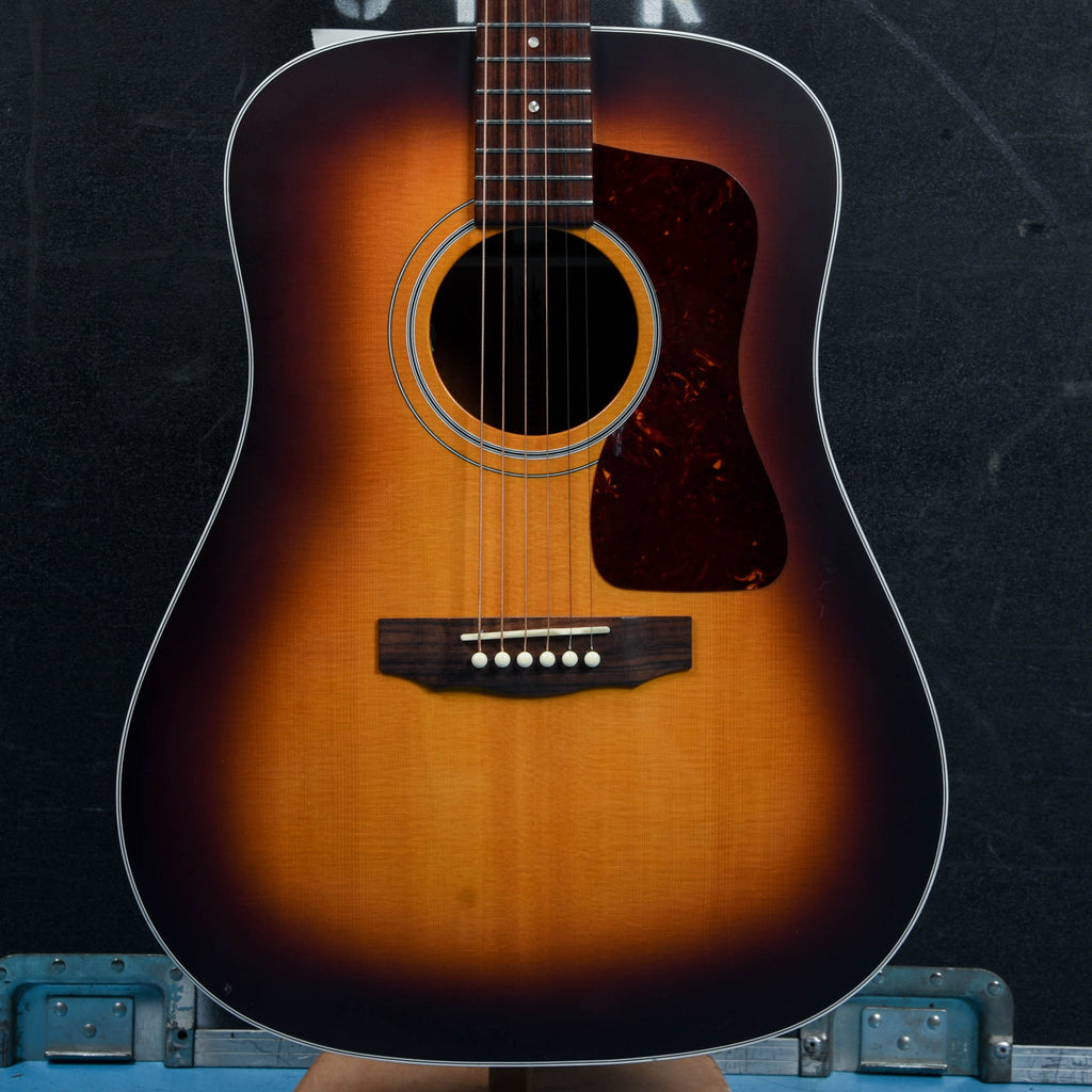 Guild USA D-40 Sunburst 2017 - View 3 | MusicMarket