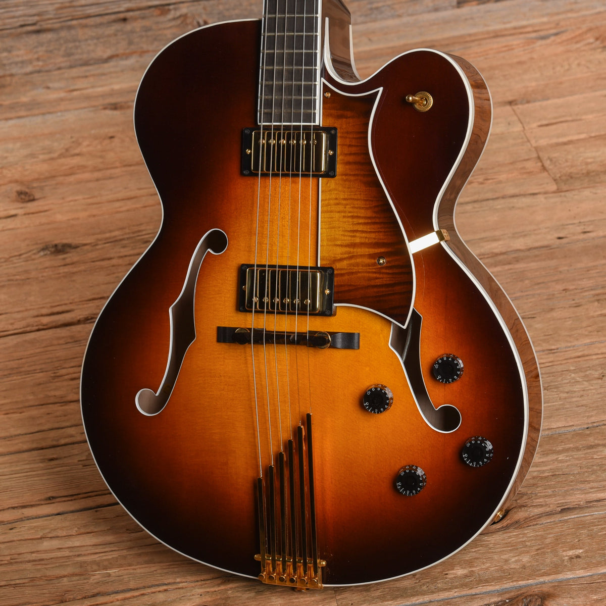 Heritage Eagle Classic Sunburst 2015 - View 2 | MusicMarket