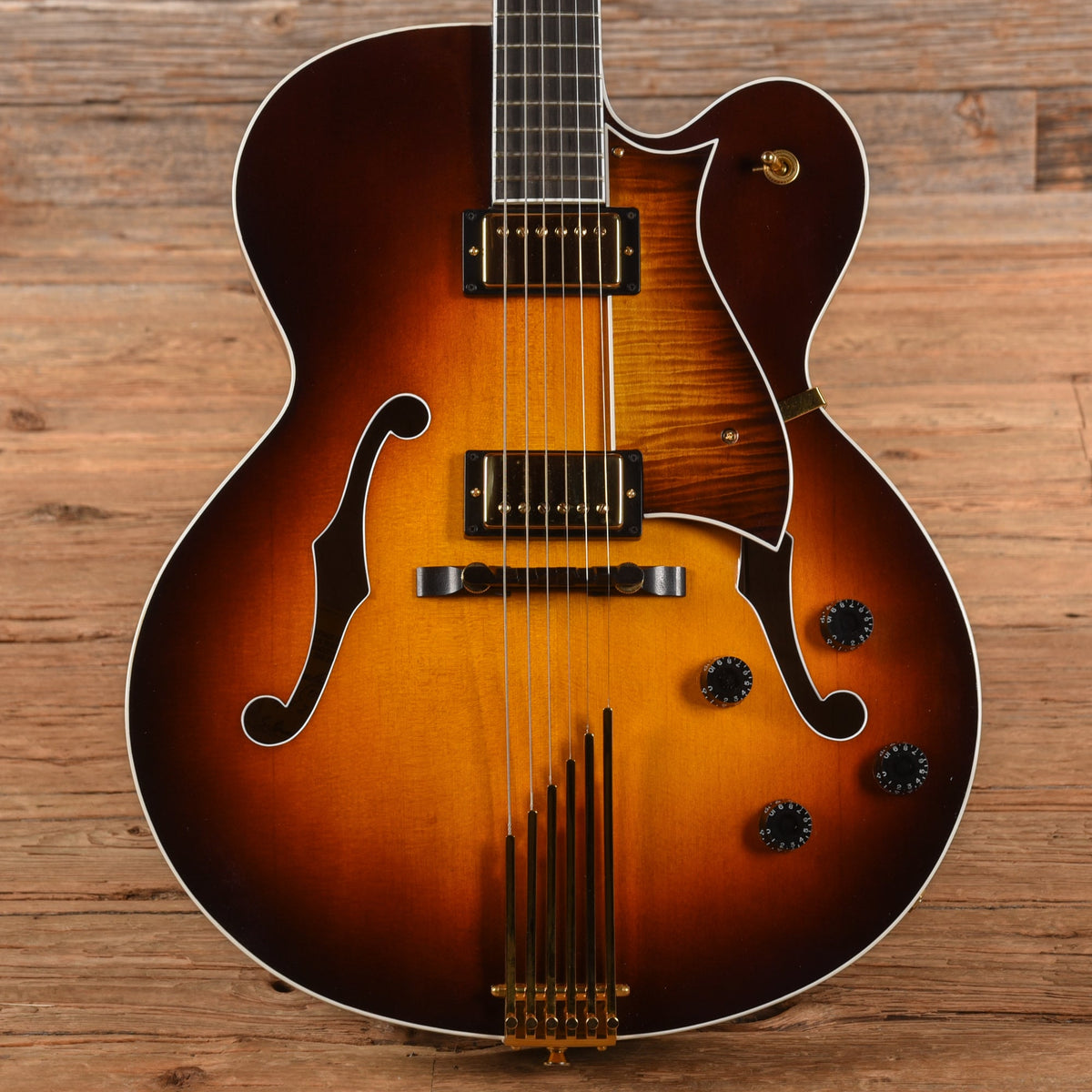 Heritage Eagle Classic Sunburst 2015 - MusicMarket