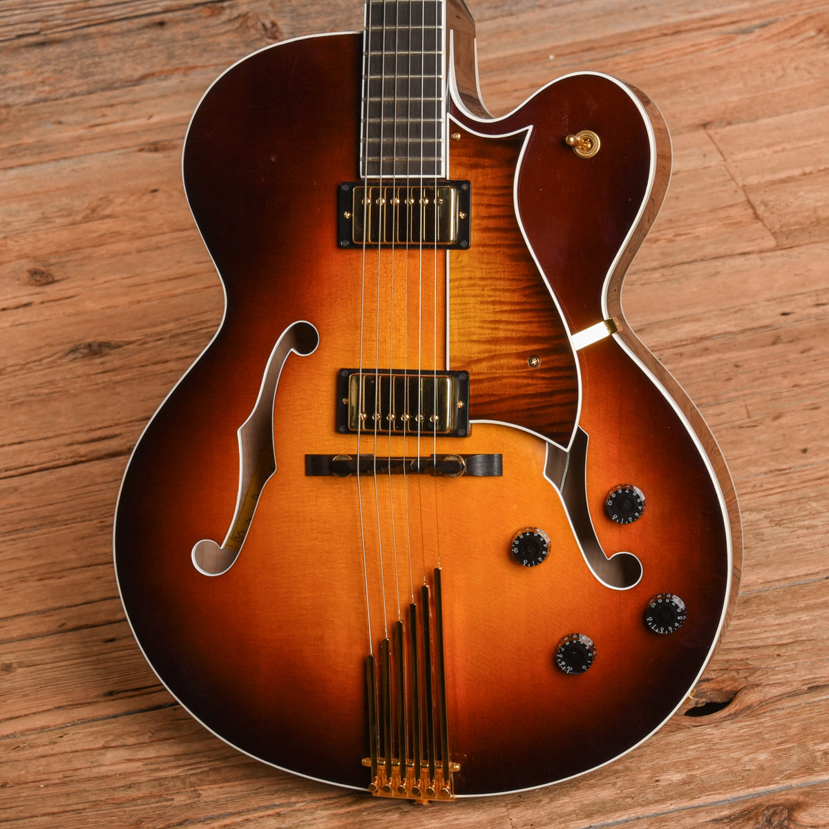 Heritage Eagle Classic Sunburst 2015 - View 2 | MusicMarket
