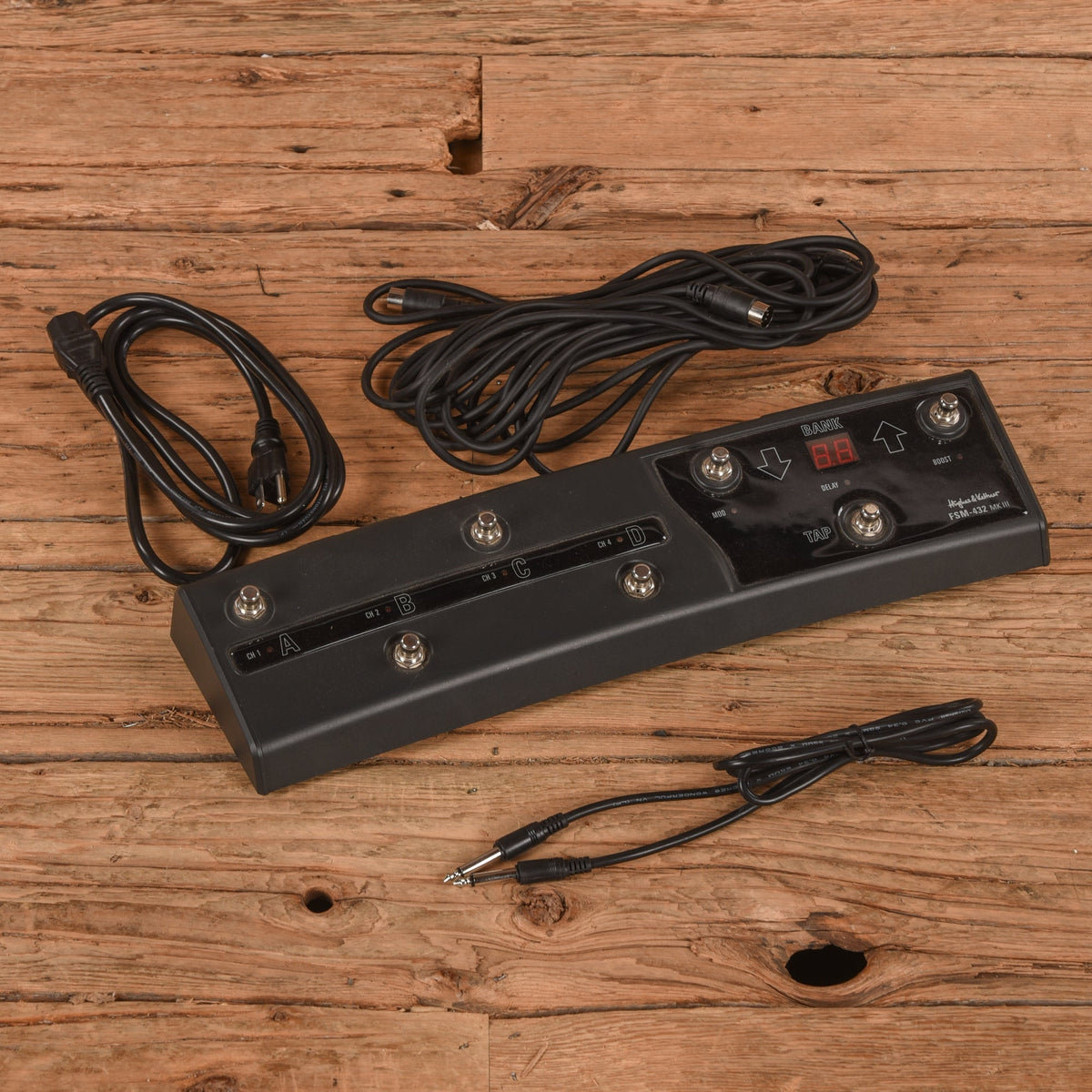 Hughes & Kettner GrandMeister Deluxe 40 4-Channel 40-Watt Guitar Amp Head - View 4 | MusicMarket