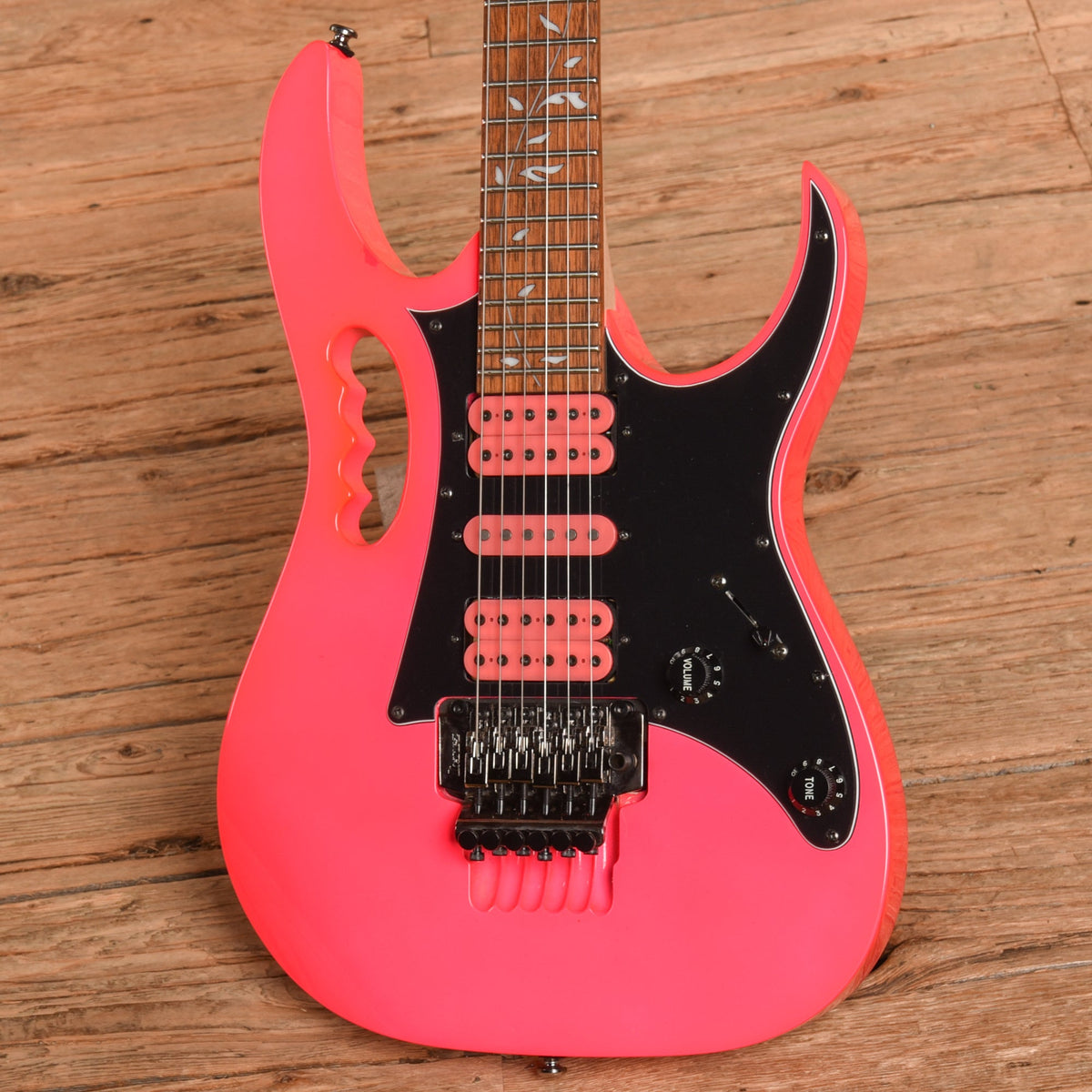 Ibanez JEM Junior SP Pink 2018 - View 2 | MusicMarket