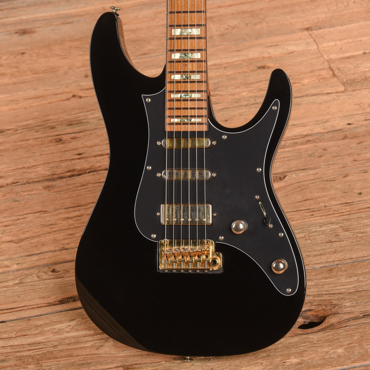 Ibanez THBB10 Tim Henson Signature Black 2020 - View 2 | MusicMarket
