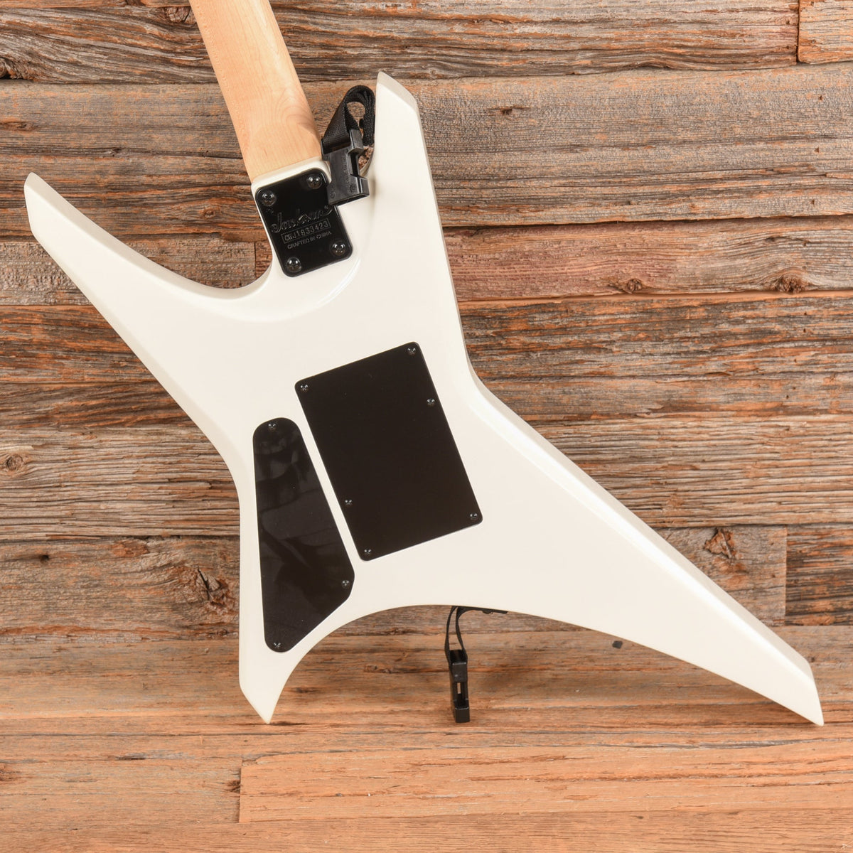 Jackson JS Series JS32 Warrior White 2018 - View 3 | MusicMarket