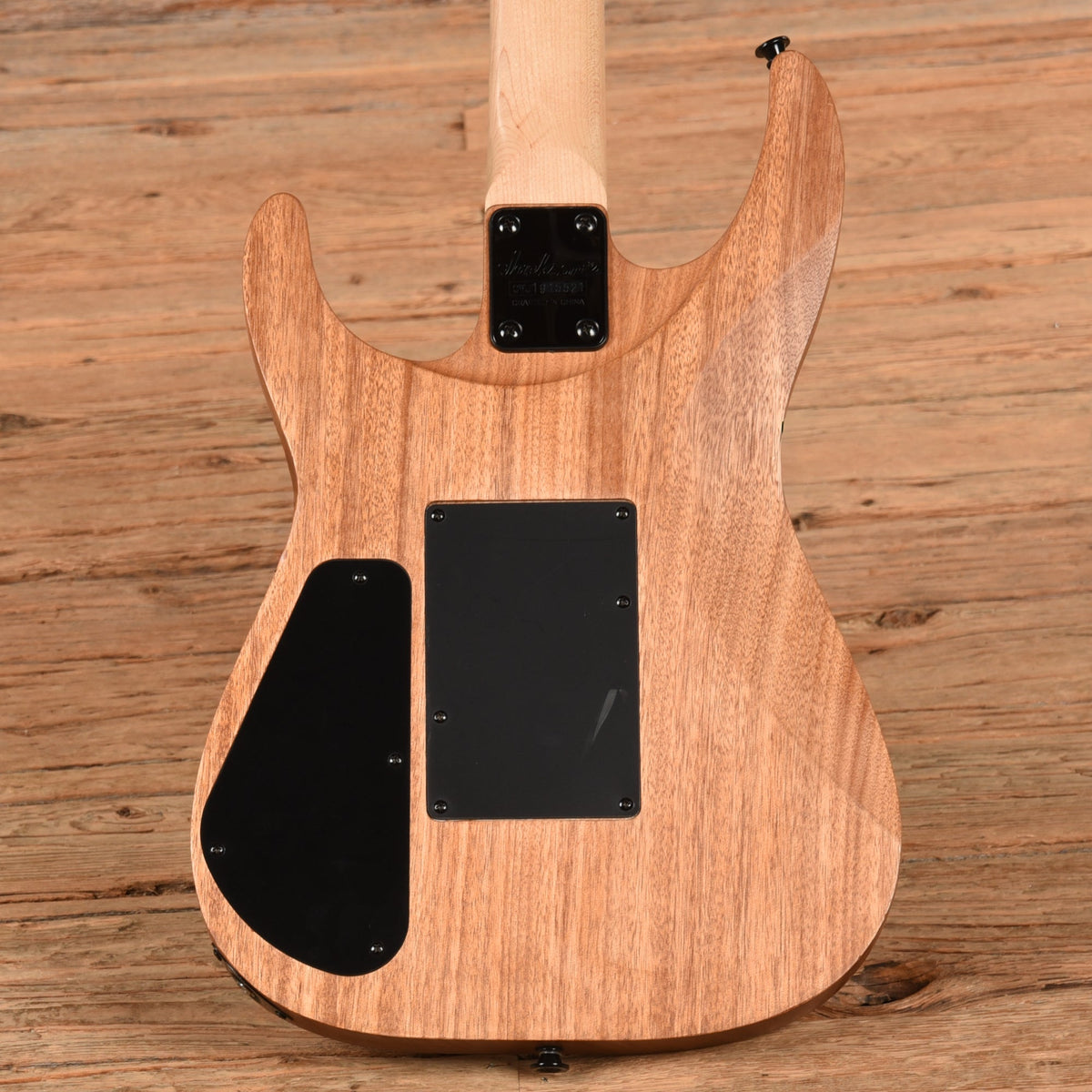 Jackson JS32 DKA Natural 2019 - View 3 | MusicMarket