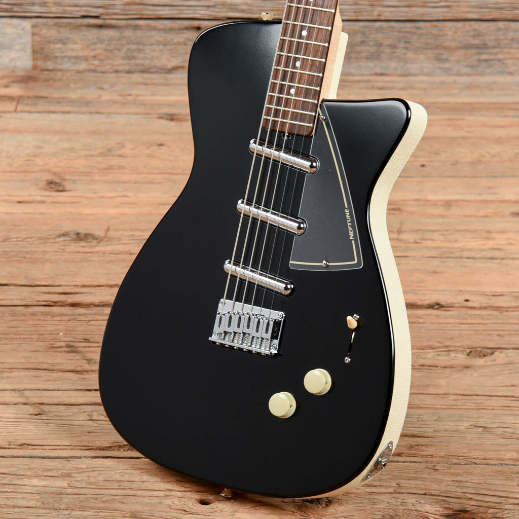 Jerry Jones Neptune Baritone Black - View 2 | MusicMarket