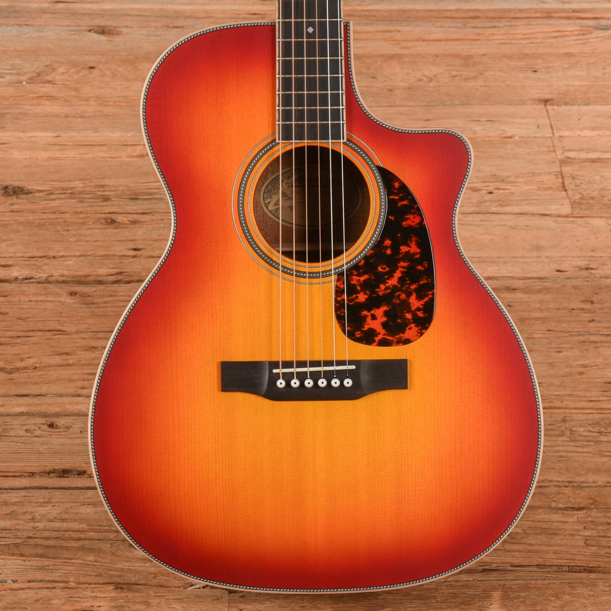 Larrivee OM-40 Sunburst 2025 - MusicMarket