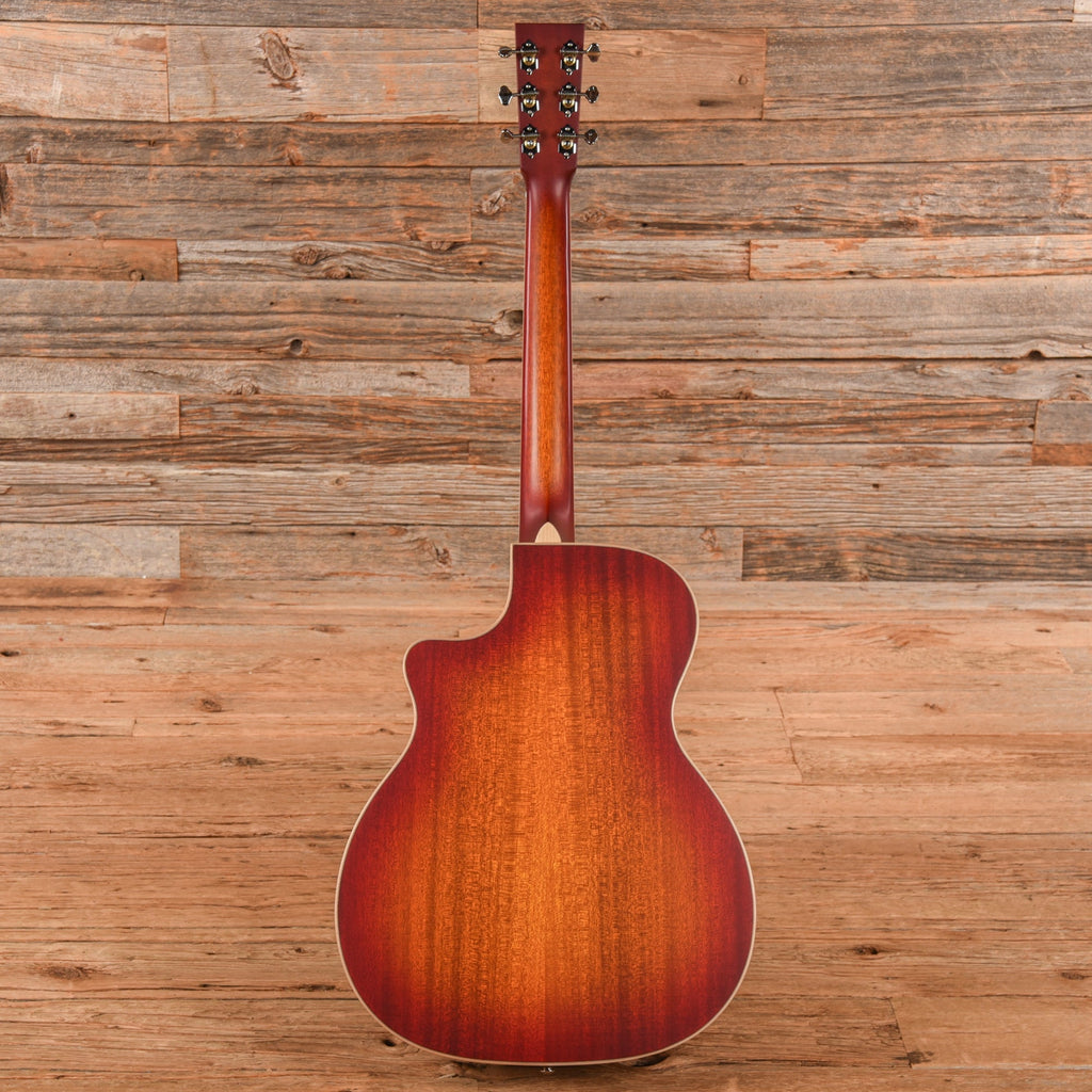 Larrivee OM-40 Sunburst 2025 - View 5 | MusicMarket