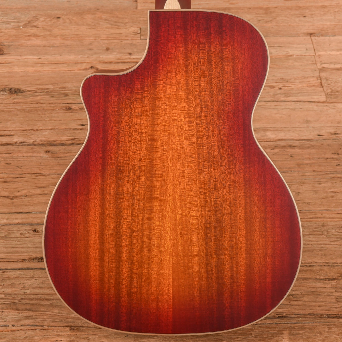 Larrivee OM-40 Sunburst 2025 - View 3 | MusicMarket
